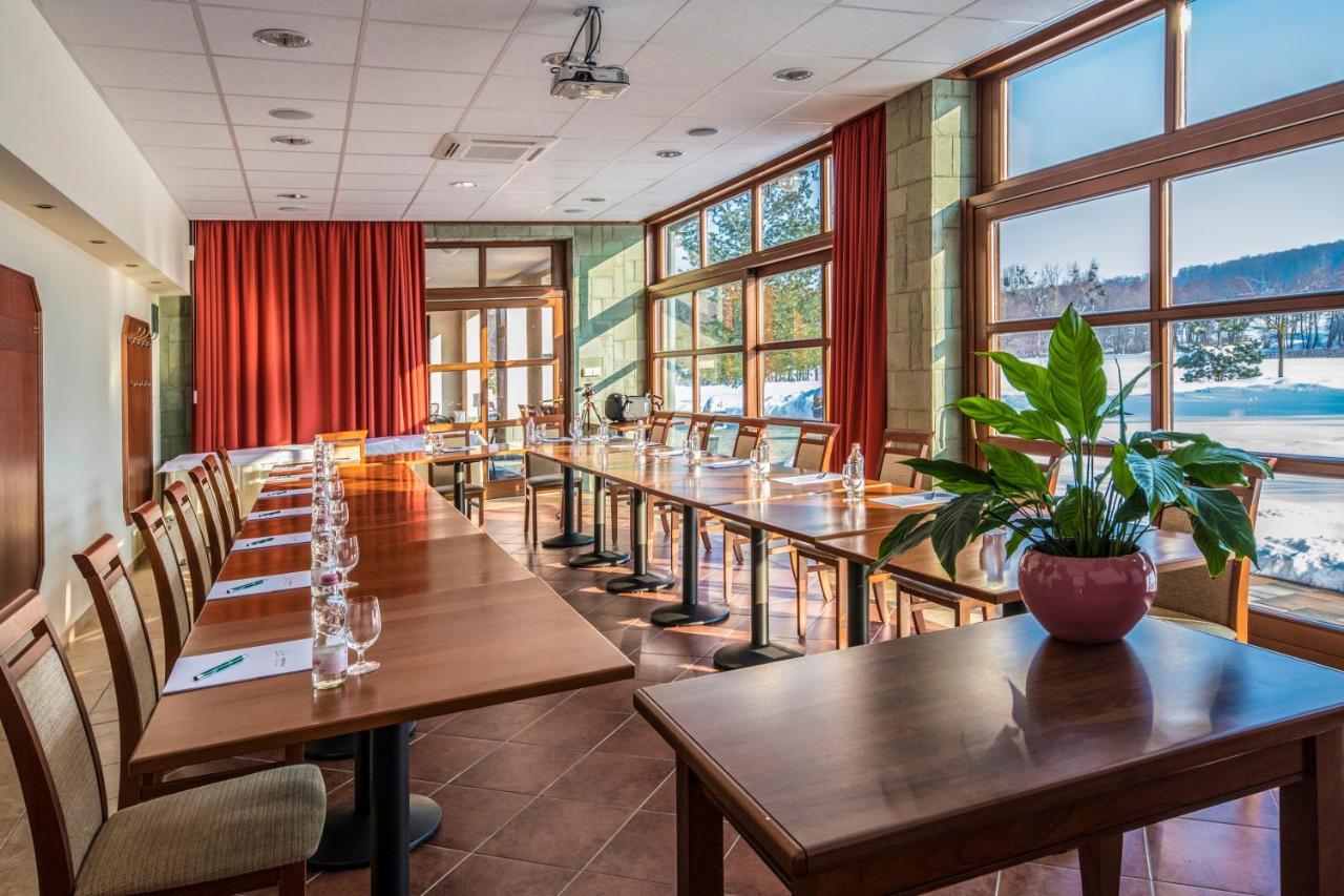 Hotel Forest Hills Zirc Zewnętrze zdjęcie