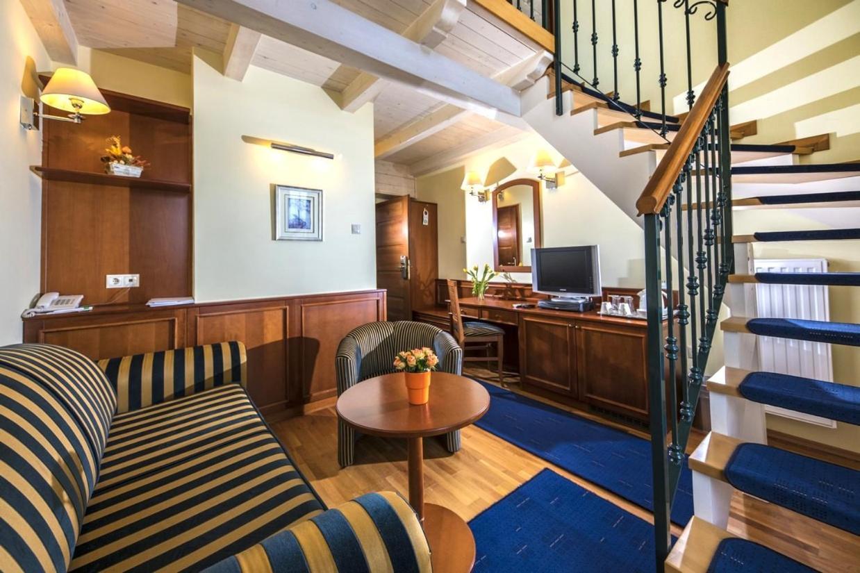 Hotel Forest Hills Zirc Zewnętrze zdjęcie