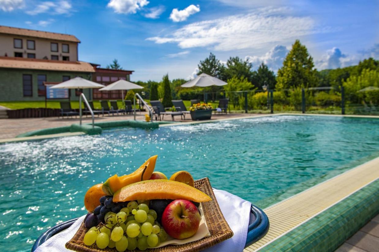 Hotel Forest Hills Zirc Zewnętrze zdjęcie