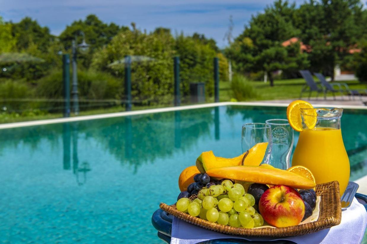 Hotel Forest Hills Zirc Zewnętrze zdjęcie