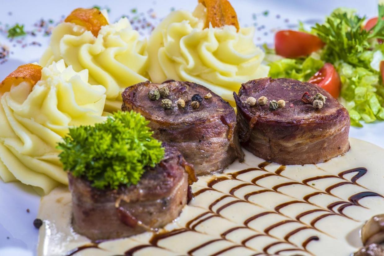 Hotel Forest Hills Zirc Zewnętrze zdjęcie