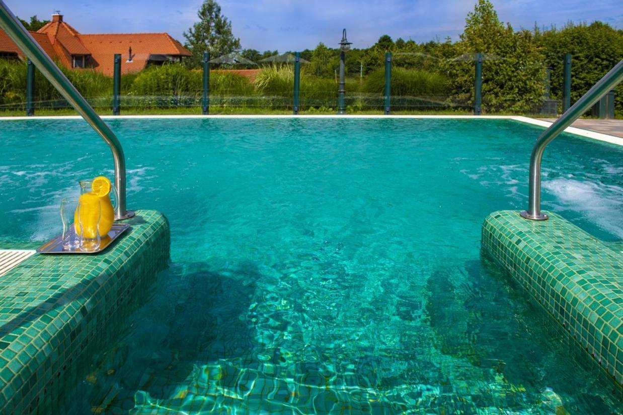 Hotel Forest Hills Zirc Zewnętrze zdjęcie