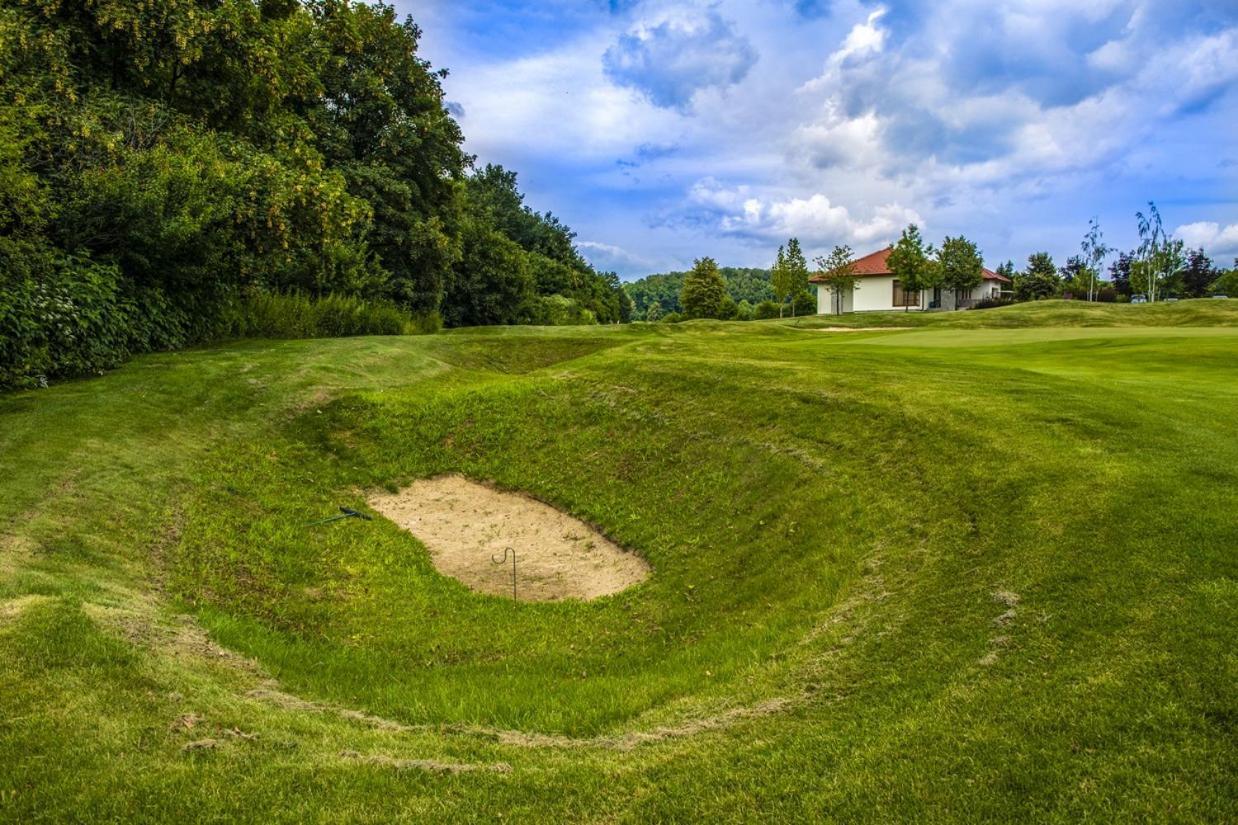Hotel Forest Hills Zirc Zewnętrze zdjęcie