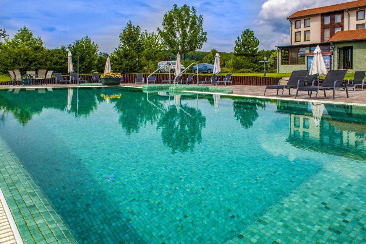 Hotel Forest Hills Zirc Zewnętrze zdjęcie