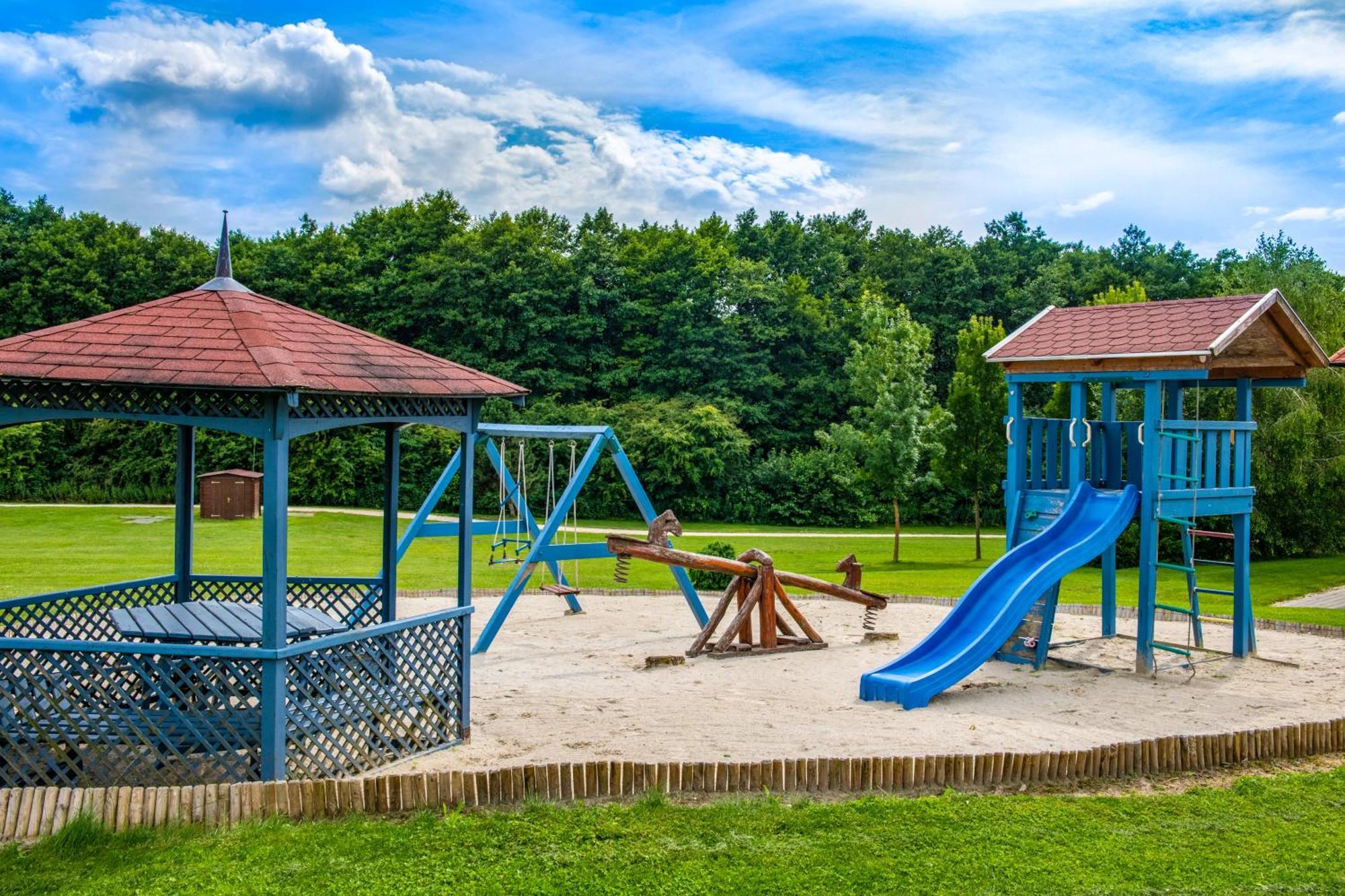 Hotel Forest Hills Zirc Zewnętrze zdjęcie